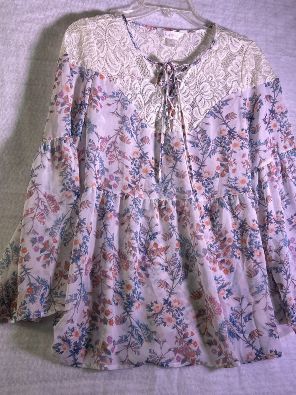 Decree blouse size Medium Lace and flowers Multicolored flowy Long Sleeve